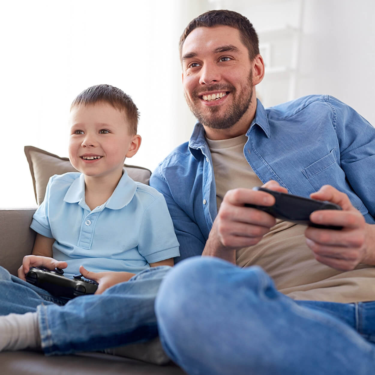 Dad and son using fast internet for gaming | Vanguard Internet